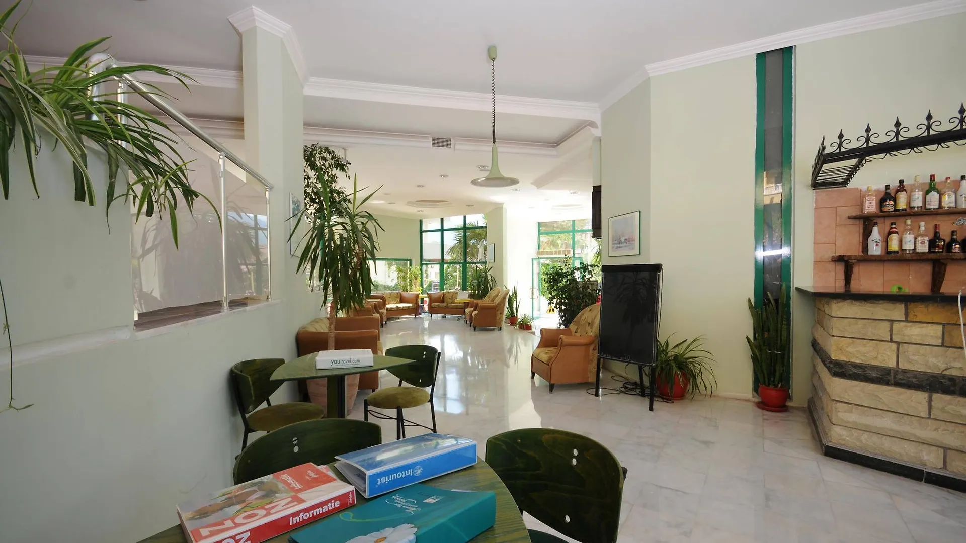 Siesta & Juniper Hotel İçmeler 3*,