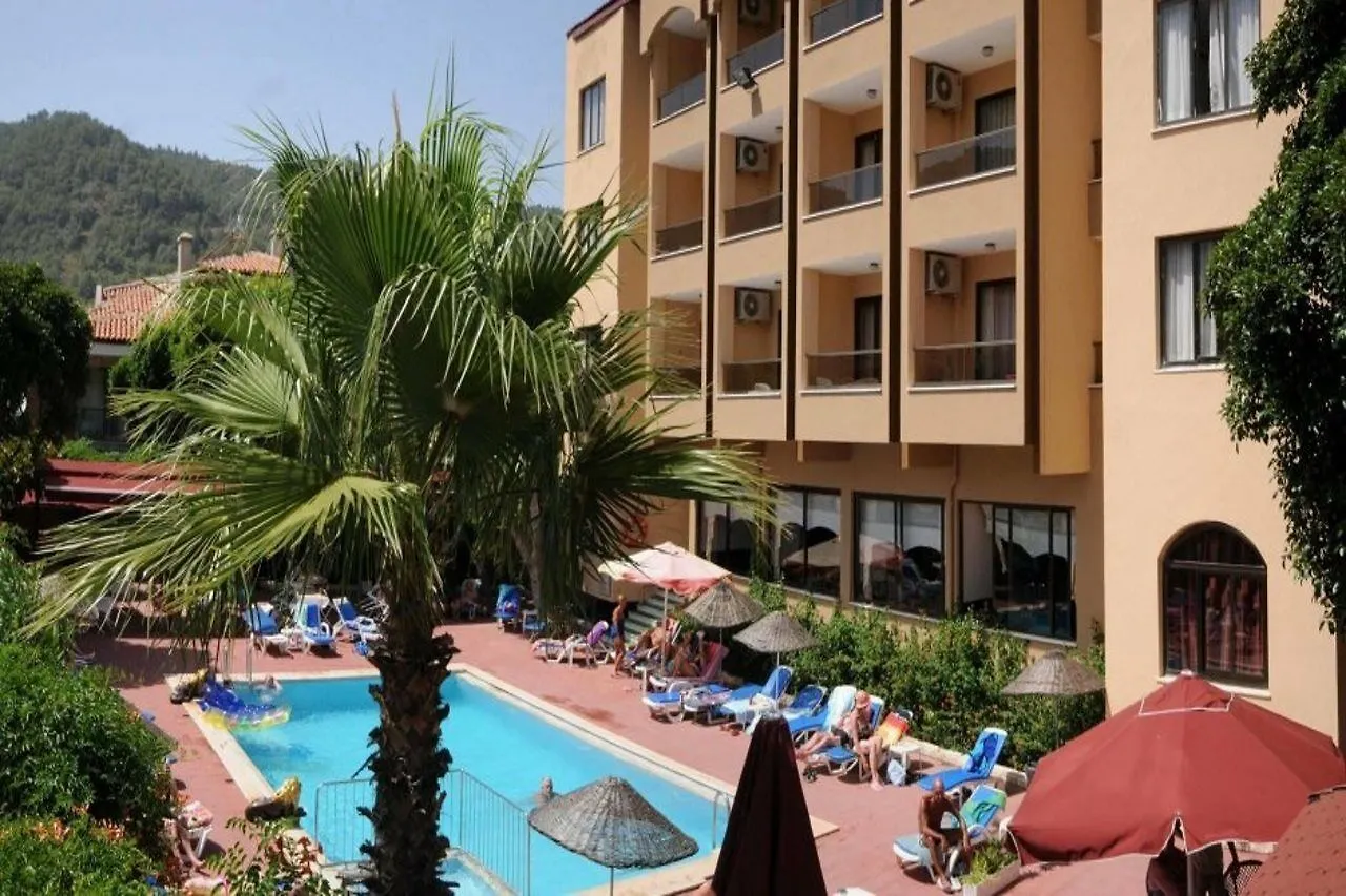 Siesta & Juniper Hotel İçmeler 3*,